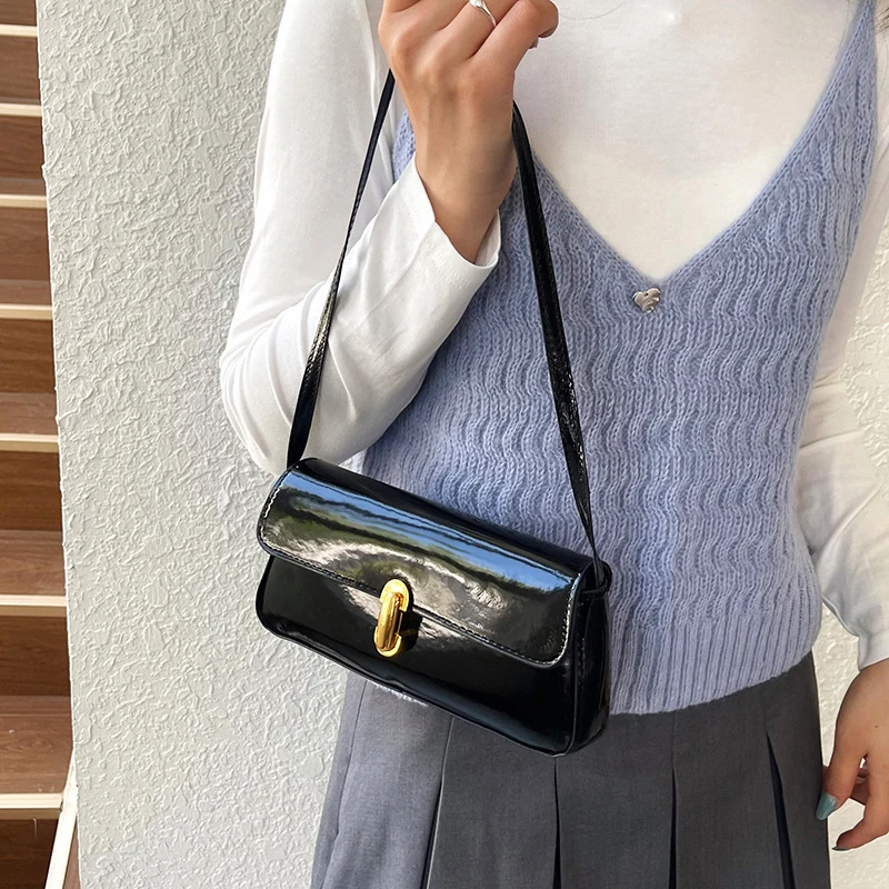 Glänzende PU-Schultertasche mit Schnalle, Damen-Unterarmtasche in Unifarbe, Elegante Vintage-Handtasche im französischen Stil für den Alltag und die Arbeit – Detail 15