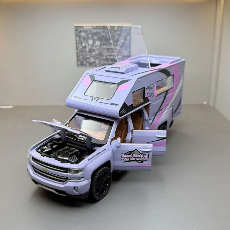 1:32 Silverado Veicolo ricreativo RV Modello di auto in lega Suono e luce Giocattolo per bambini da collezione Regalo di compleanno