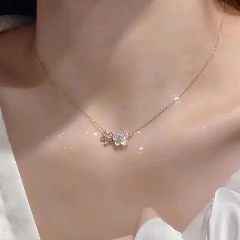 Fashionable And Exquisite Flower Pendant Necklace For Women Trendy Simple Women's Exquisite Clavicle Chain Jewelry Wholesale