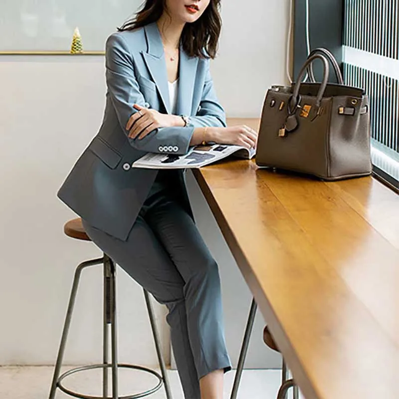 ชุดสูทผู้หญิงทรงเข้ารูป Allingentle แบบ 2 ชิ้น เสื้อเบลเซอร์และกางเกงขายาว ดีไซน์หรูหรา กระเป๋าแบบมีฝาปิด เหมาะสำหรับใส่ทำงานหรือลำลอง สามารถปรับแต่งได้