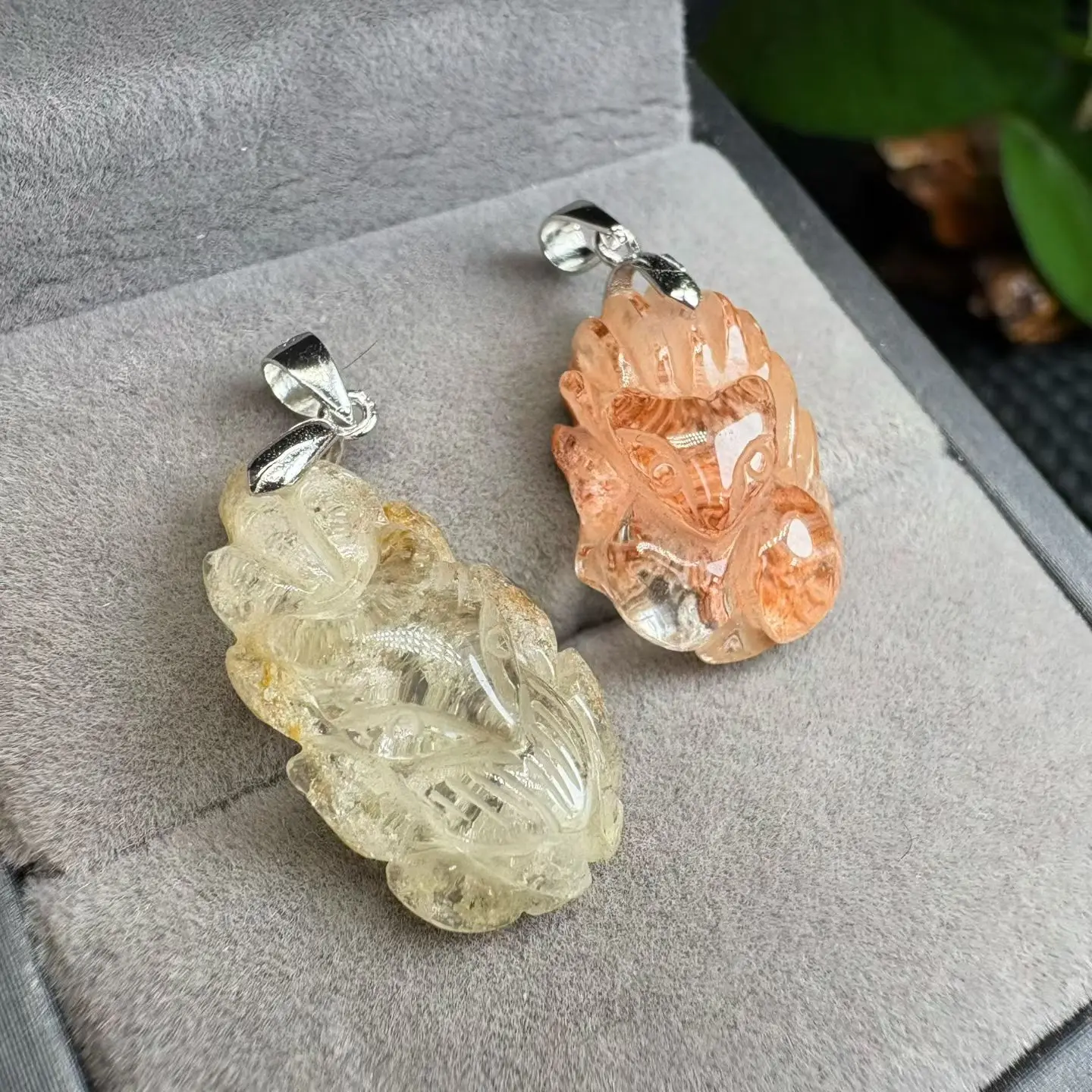 

1 Pc Natural Colorful Phantom Quartz Nine-Tailed Fox Pendant Crystal Carved Animal Figurine Gift Jewelry For Women