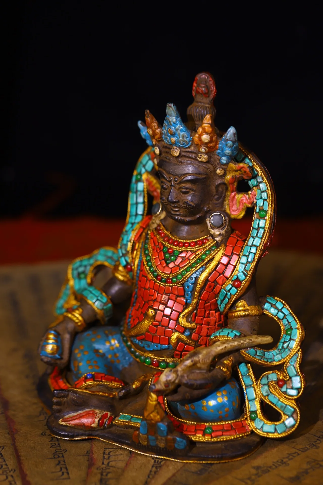 

6"Tibetan Temple Collection Old Bronze Painted Mosaic Gem gZi Beads Turquoise Yellow Jambhala Sitting Buddha Worship Hall