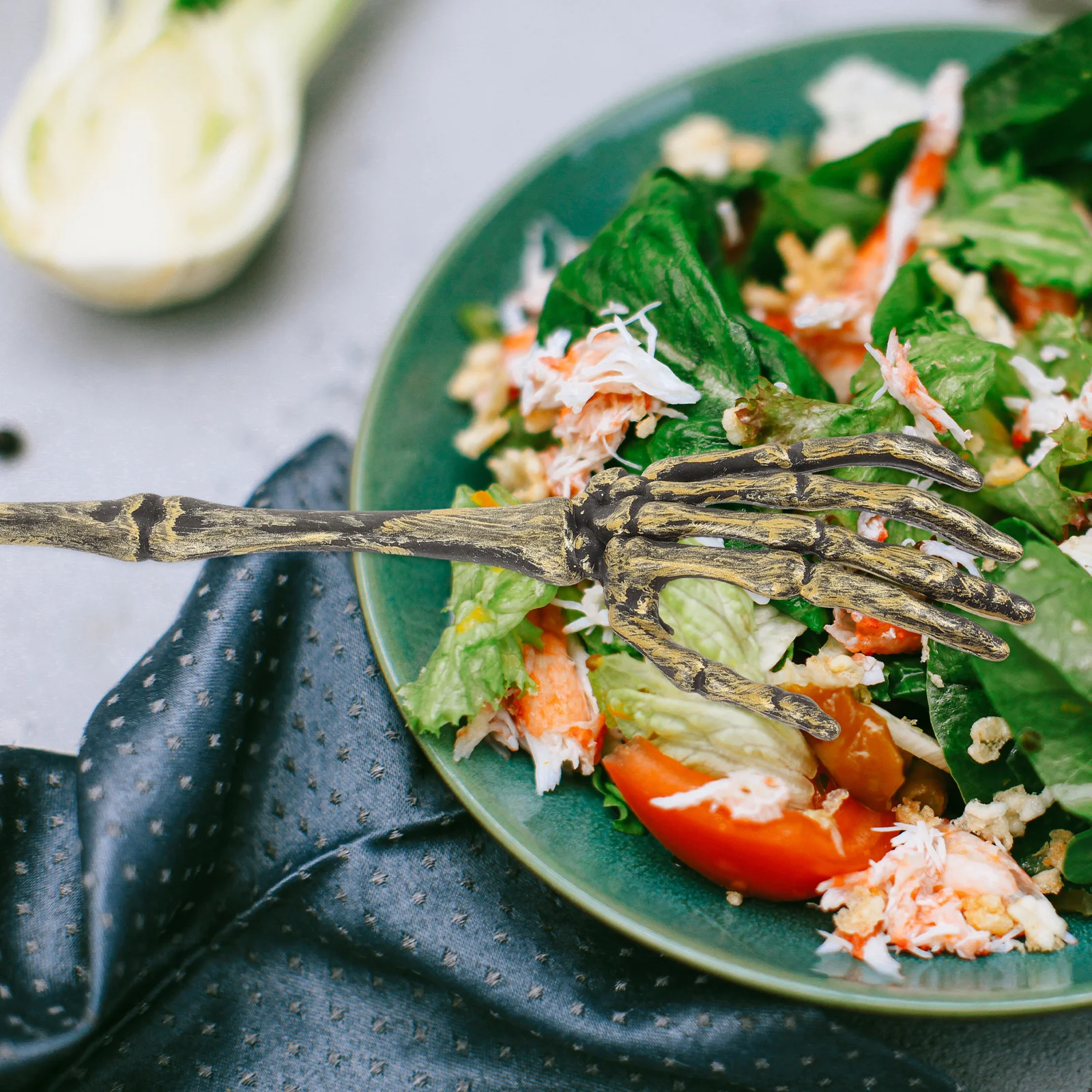 

1 Pair Plastic Salad Spoon Halloween Kitchen Ware Party Props, Skull Arm Decor, Simulation Arm , Novelty