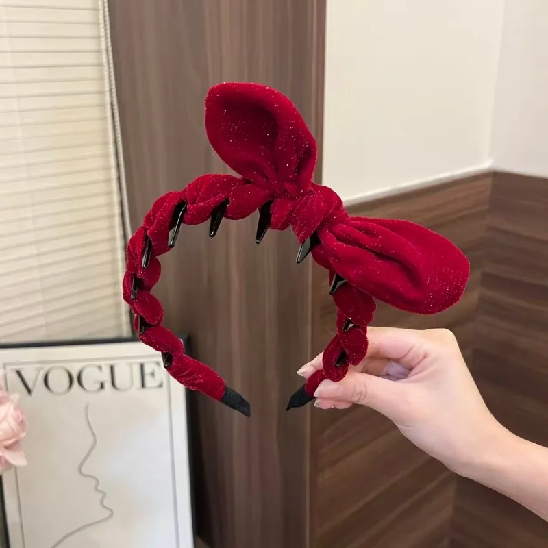 Add a Touch of French Chic: Fluffy Velvet Headband for a Elevated Crown