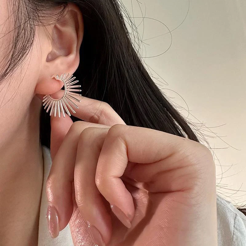 

1Pair Sweet Shinning Delicate Earrings For Women Girls Fashion Trendy Personality Sun Shape Earrings Sexy Jewelry Wedding Gifts