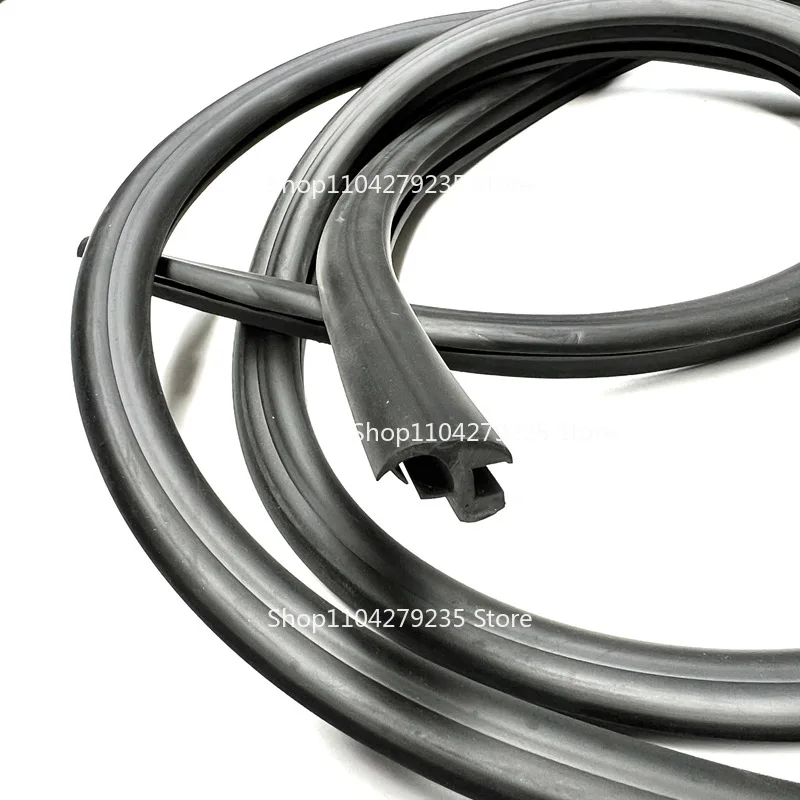 

Front Windshield Rubber Seal Strip MR274057 Suitable for Mitsubishi Pajero Montero Sport 1996-2011