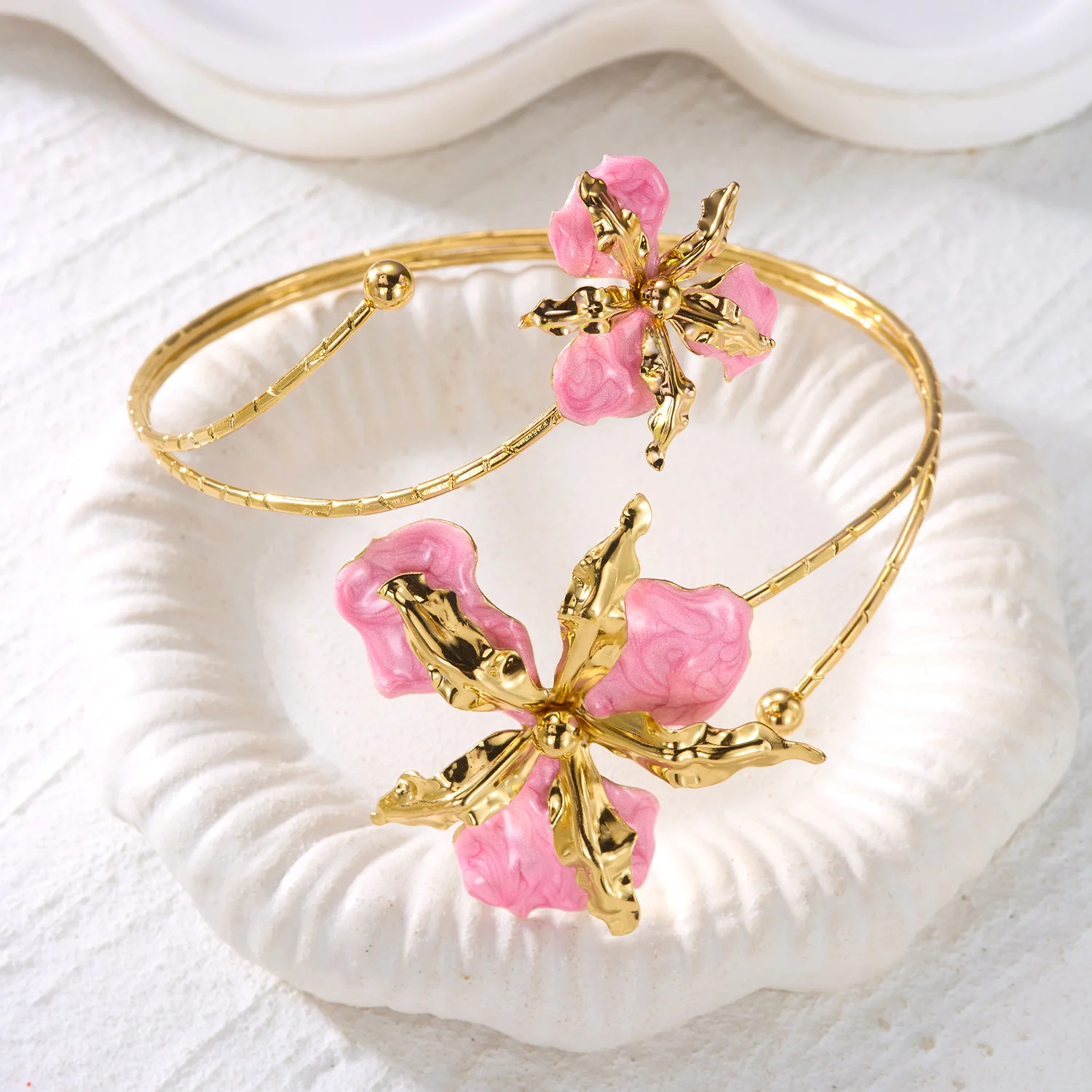 Boho Elegant Sexy Flower Open Cuff Armlet for Women Vintage Enamel Glaze Craft Floral Adjustable Arm Bracelet Beach Body Jewelry