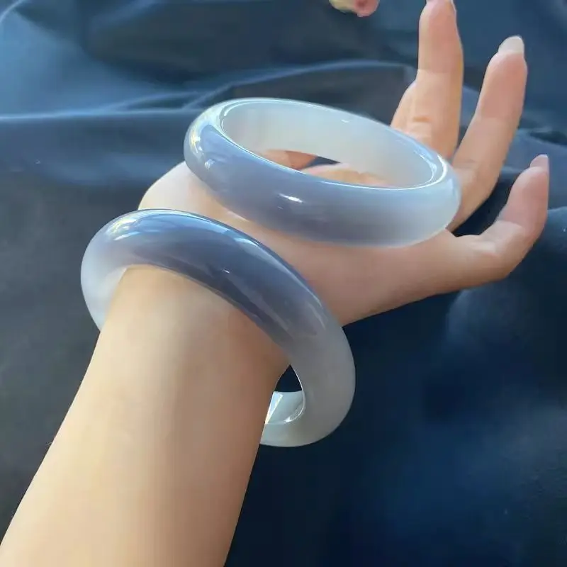 

Hetian Jade Qinghai Material Suet White Jade Smoke Purple and White Two-color Loach Back Women's Handicraft Bracelet