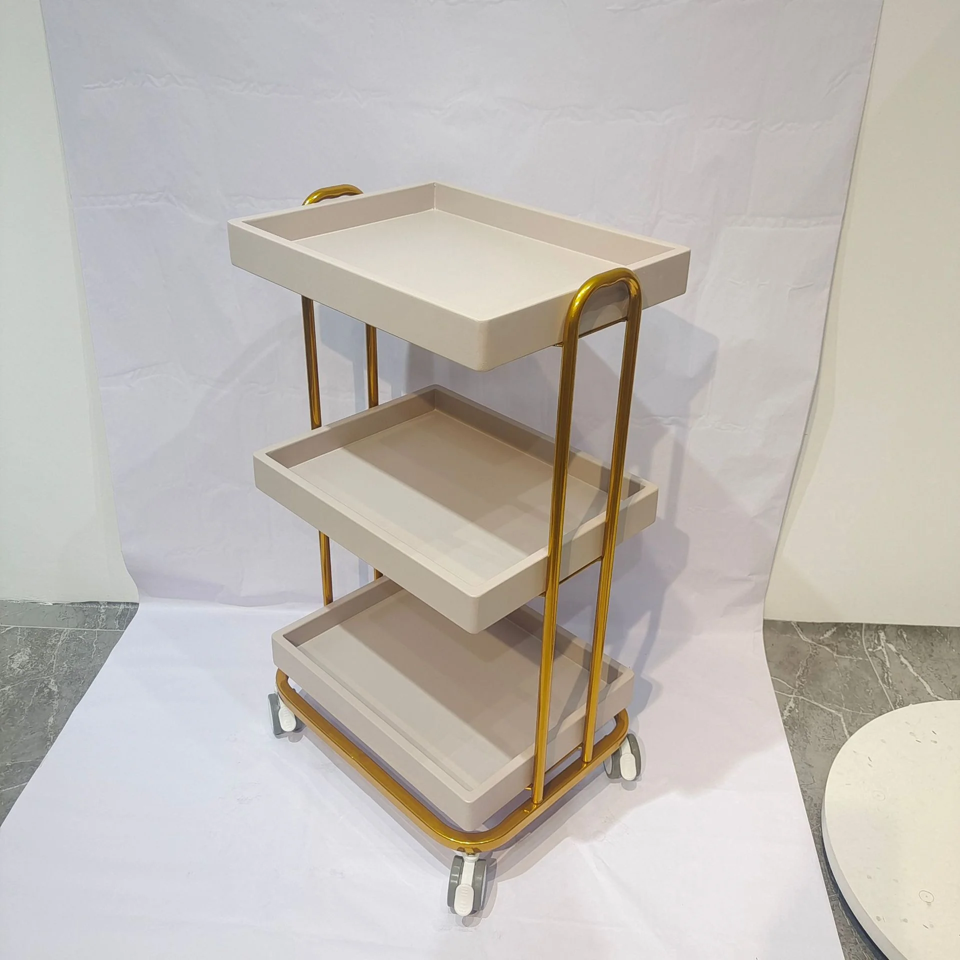 メイクアップサロン機器 ゴールド ピンク シルバー メタル  - Beauty Makeup Trolley のレビューと価格
