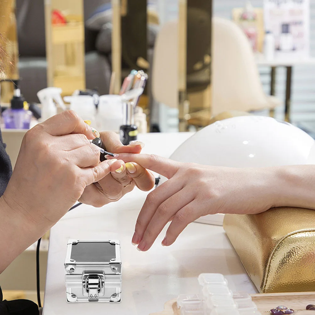 

2 шт. прочные коробки с лаковой головкой, прочный контейнер для шлифовальных насадок для ногтей с многослотовым дизайном для салона, домашнего использования, коробка для маникюрных инструментов