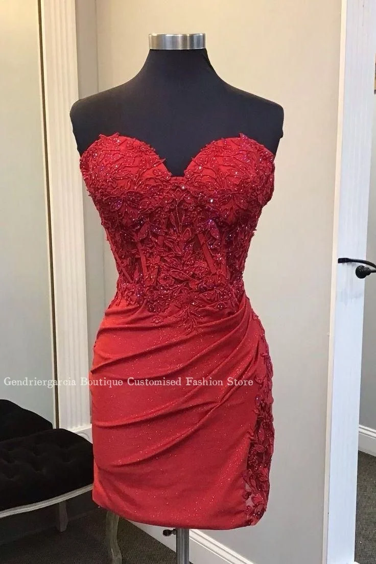 Luxurious Red Lace Short Cocktail Dress 2024 Sexy Sheath Cutout Beaded Applique Black Girls Birthday Party فساتين سهرات