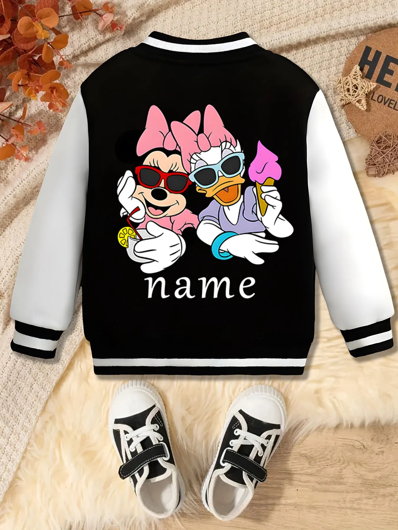 سترة بيسبول للفتيات من MINISO Disney Minnie and Daisy - طباعة عصرية على الوجهين، دافئة وعصرية في الخريف والشتاء، su