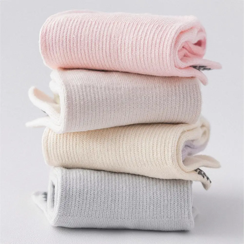 

Silicone Grip Women Socks Non Slip Yoga Socks 1 Pair Yoga Toe Socks with Non-slip Gripper Moisture Wicking Mid-calf Women’s
