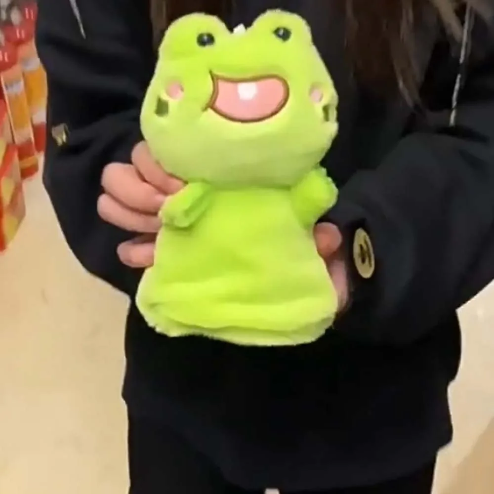 

2pcs/set Portable Cute Frog Gift Bag Keychain Surprising PP Cotton White Cat Pendant Green Furry Plush Gift Ring Box Kids