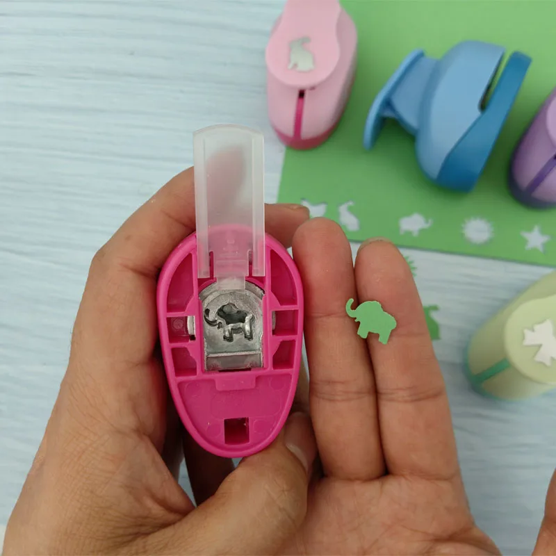 24PCS Hole Punch DIY Embossing Cutter Scrapbooking Machine Child Paper Cutting Cutter Random Pattern Color 11-15mm Cut Out Size