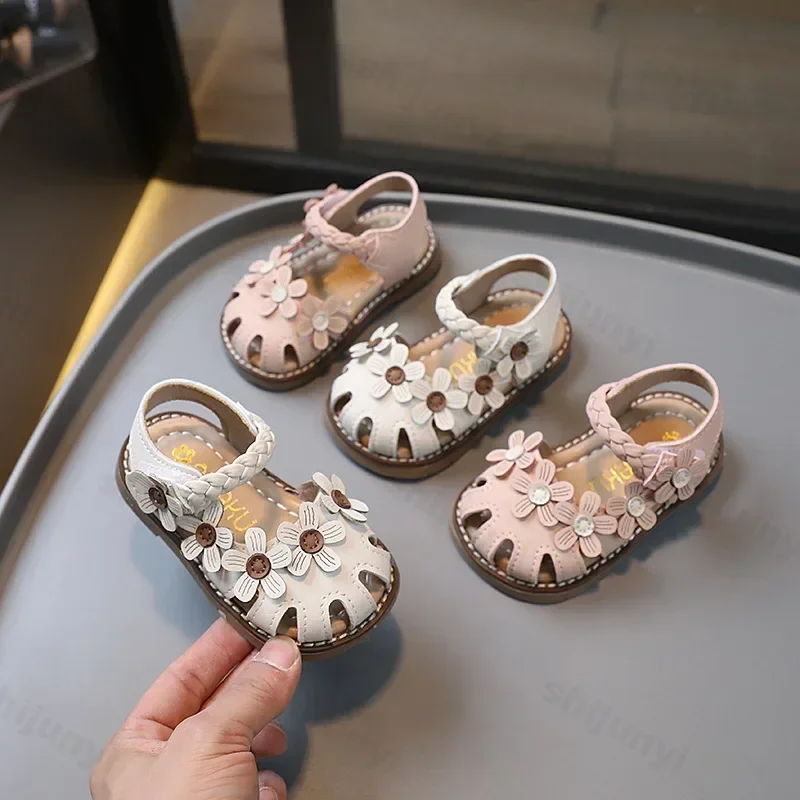 

Сандалии детские пляжные с круглым носком, модные элегантные туфли с цветочным принтом, без каблука, с перфорацией, для принцессы, летняя обувь для начинающих ходить детей