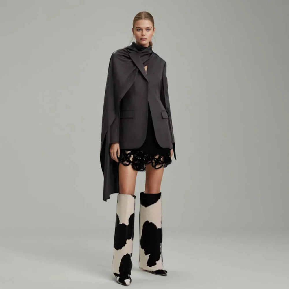 

Пиджак женский ассиметричный однотонный с английским воротником и длинным рукавом