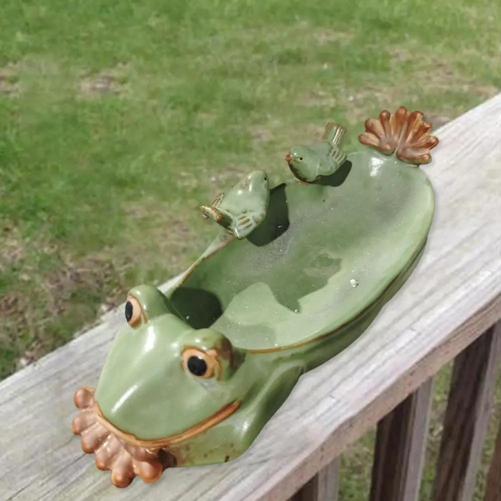Multifunctional Outdoor Ornament Ceramic Frog Bee Feeder Frog Shaped Bee Feeder Ceramic Resin Garden Watering Cup Portable