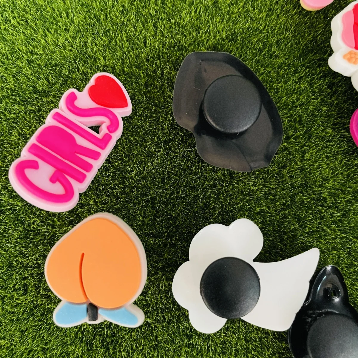 50,100 pcs Random Shoe Charms for Crocs, Random PVC Different Shoe Charms for Bracelet Wristband Party Gifts