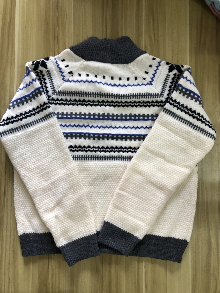 سترة صوفية بسحاب لألبوم Taylor's من صنع المشجعين