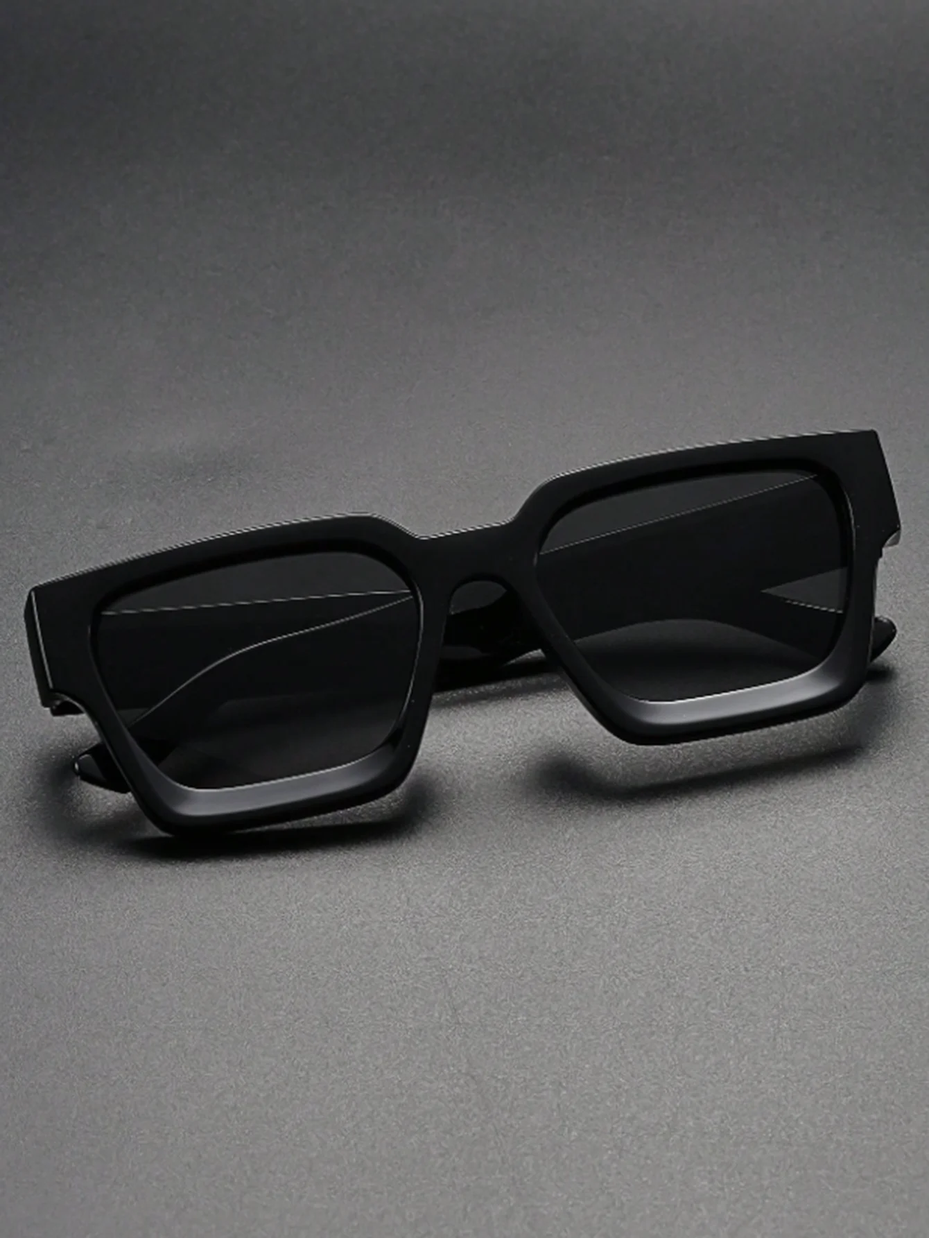 1Pc Fashionable Square Frame Glasses Black Fashion Glasses Girls Men's Glasses Durable Pc Materials Suitable for Daily Commuting