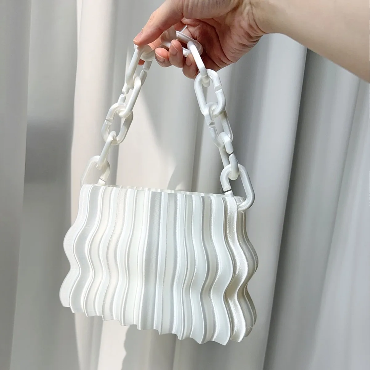 New Fashionable Women's Wave Triangle 3D Handbag Trapezoid Acrylic Clutch for Stylish Wedding and Dinner Parties