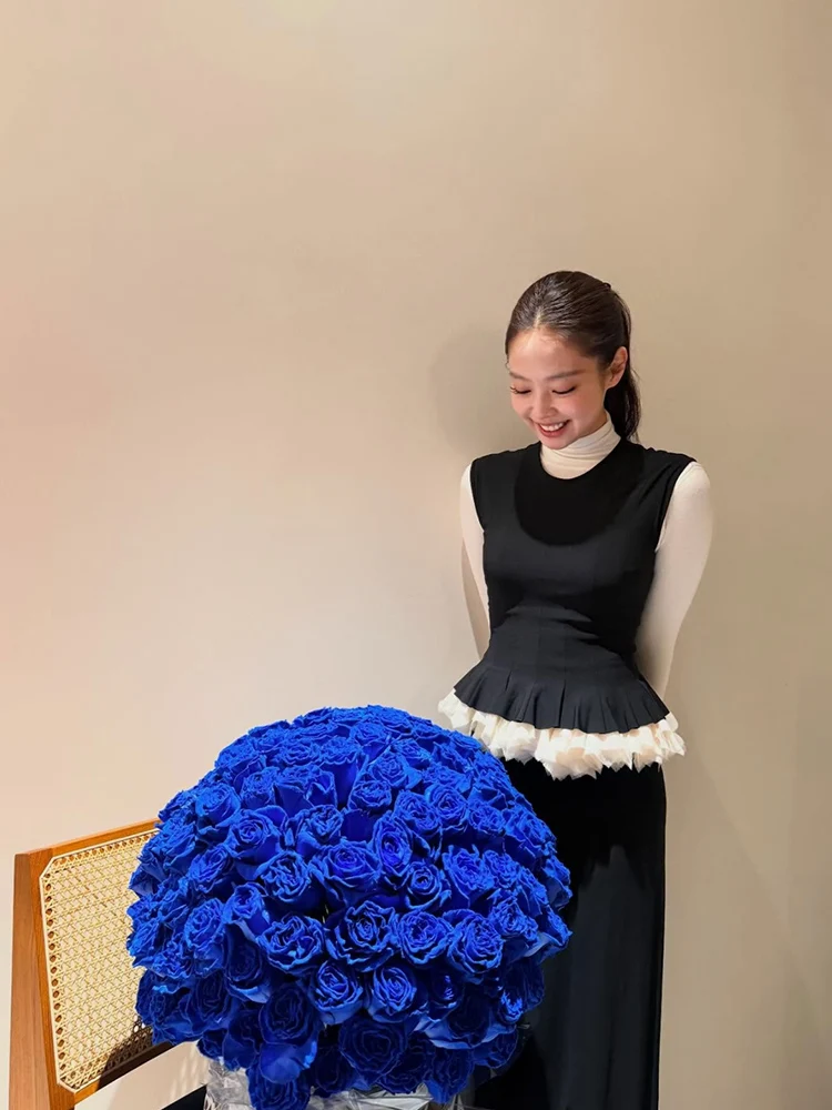 فستان بلاكبينك على طراز جيني ب - مراجعة Midi Dress وسعره
