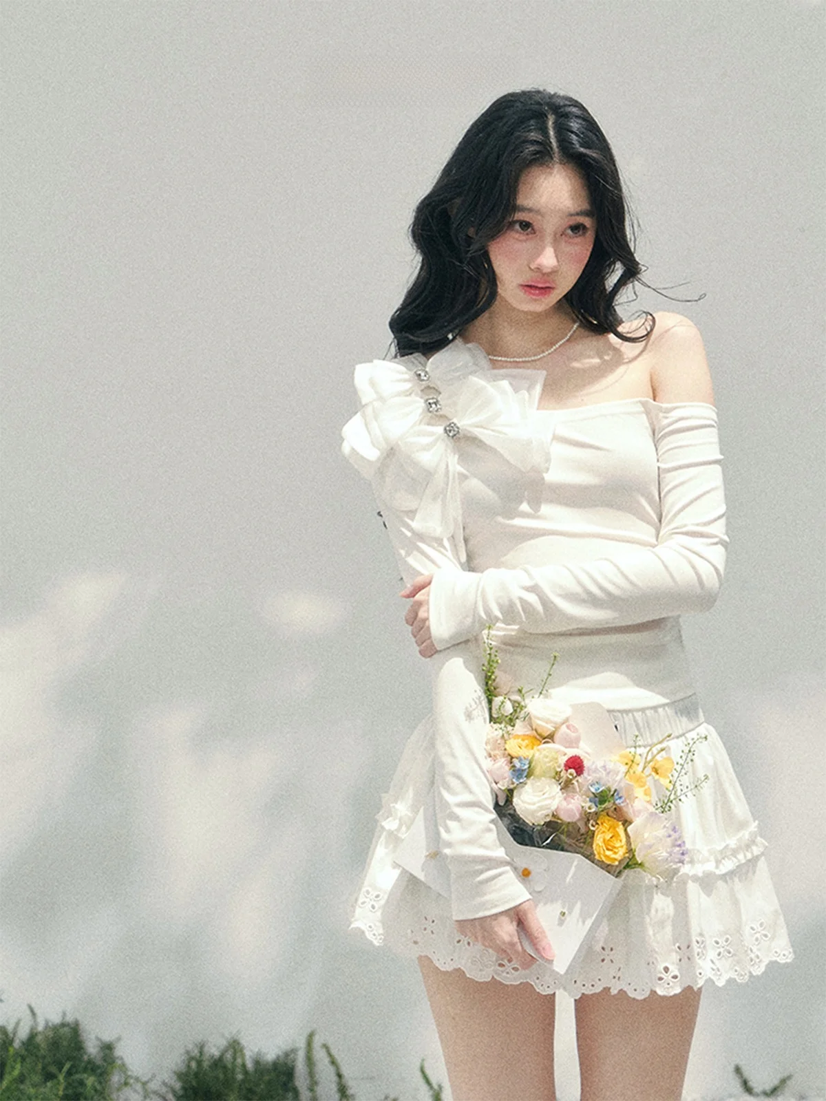 

Женская футболка Ele Sle с открытыми плечами, длинными рукавами, коротким дизайном, узлом, модная повседневная модель с круглым вырезом, весенняя коллекция