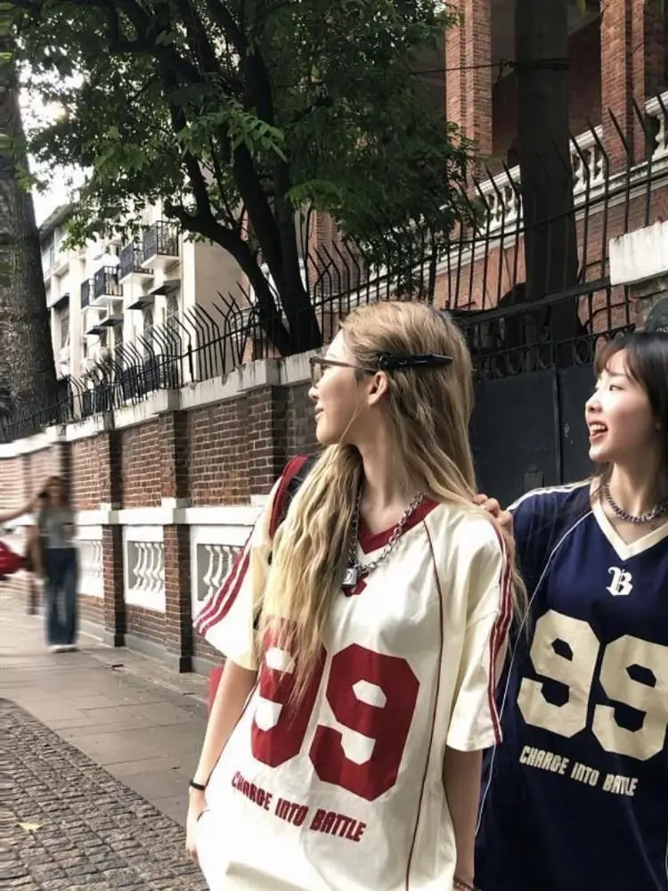 

Новая американская цветная футболка в стиле ретро, женская летняя футболка с v-образным вырезом, спортивный повседневный топ для пар, Ins Splice Leisure Faion