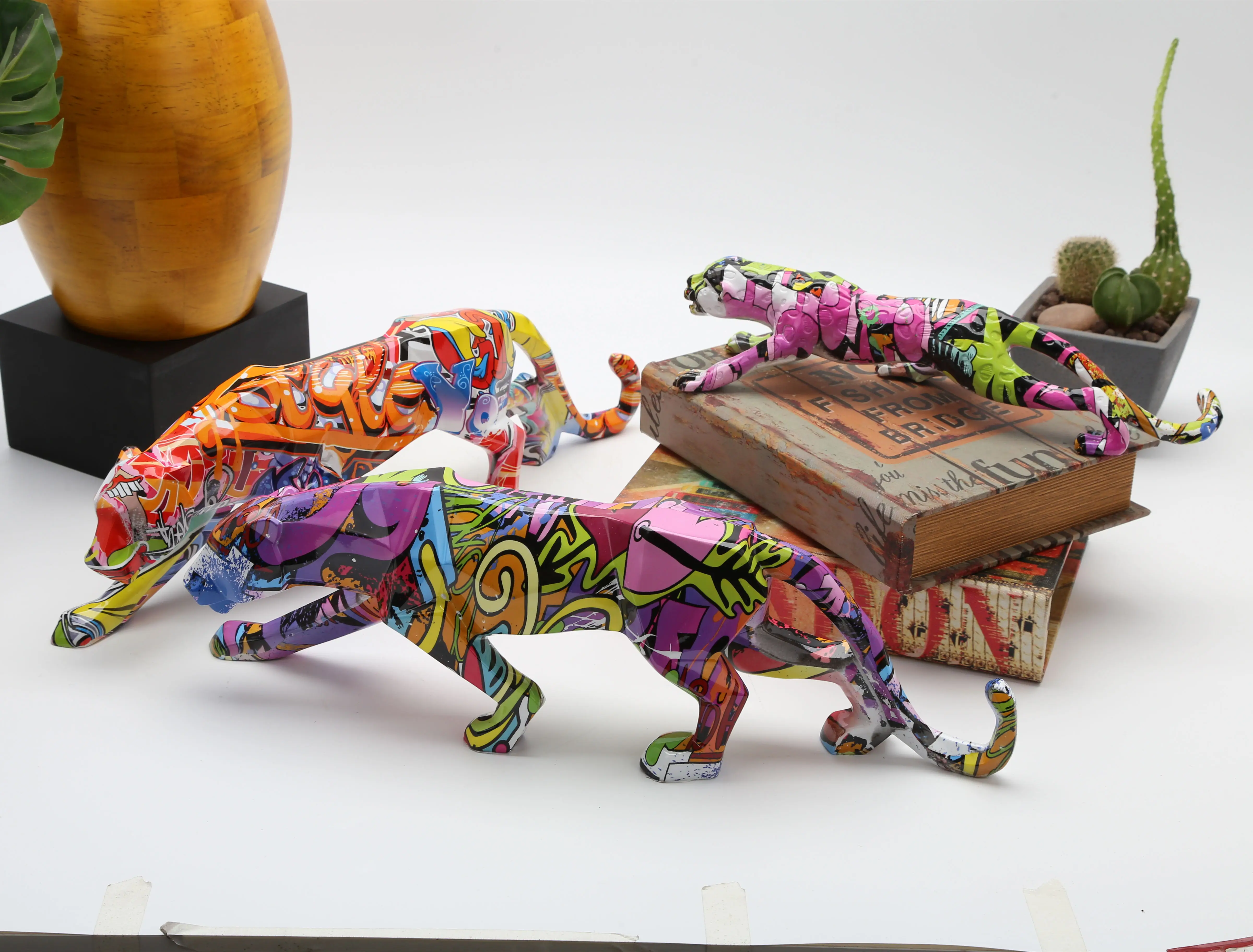 رسمت الفن زينة الكتابة على الجدران بسيطة الإبداعية ليوبارد اللون مدخل المنزل خزانة مشروبات مكتب الحلي الراتنج الحرف