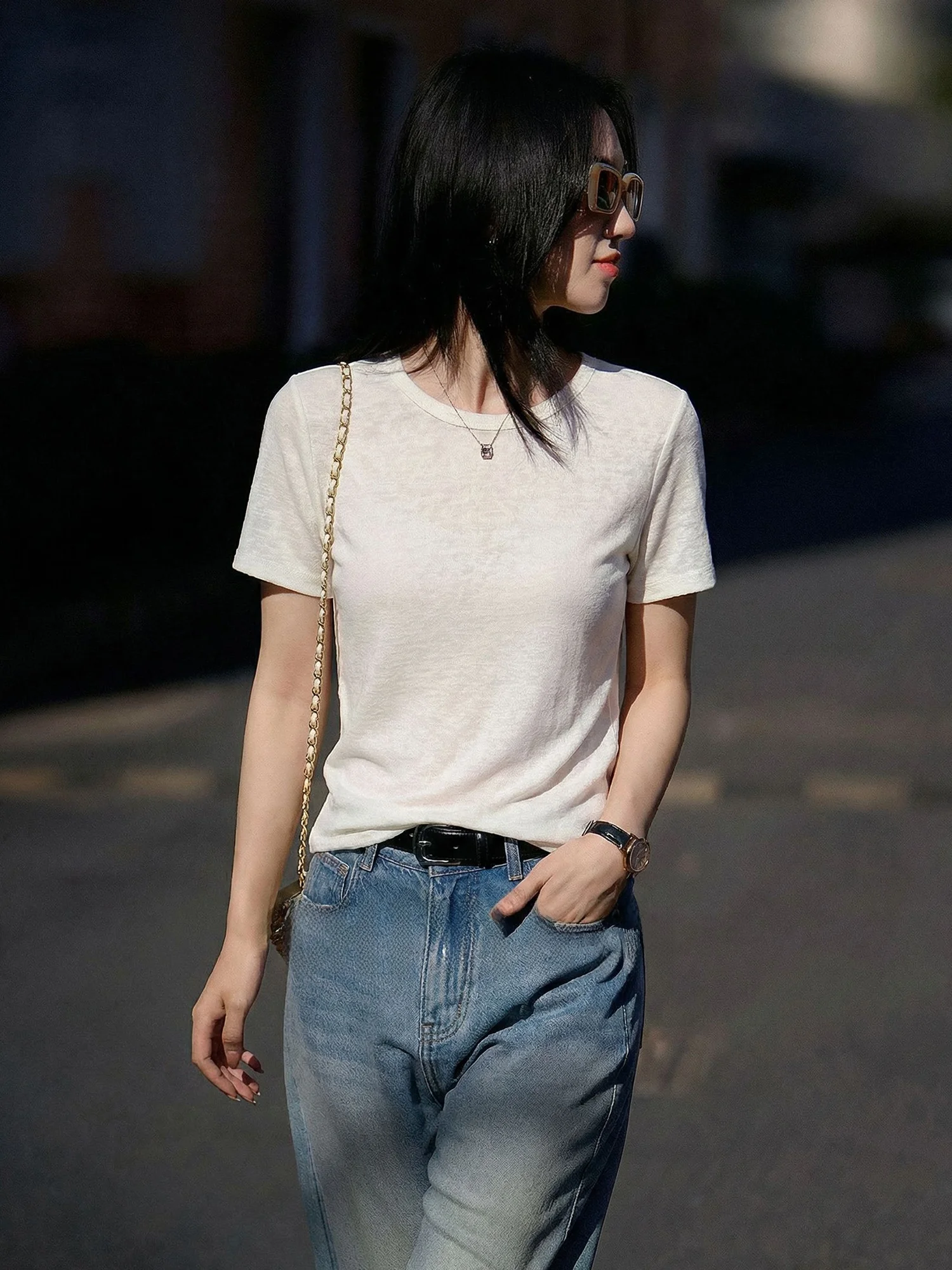 

Элегантная белая льняная футболка с коротким рукавом и круглым вырезом, приталенный топ для женщин, летняя модная универсальная повседневная свободная модель базового цвета