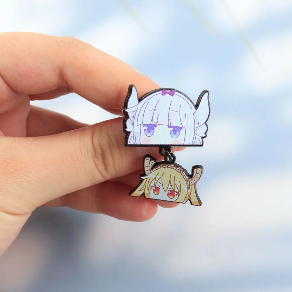 Klassischer Anime-Drachen-Dienstmädchen-Charakter-Anstecker, süße Kanna Kamui mit hängenden Tohru-Broschen, Kawaii-Emaille-Pin, Rucksack-Dekoration, Geschenk – Detail 6