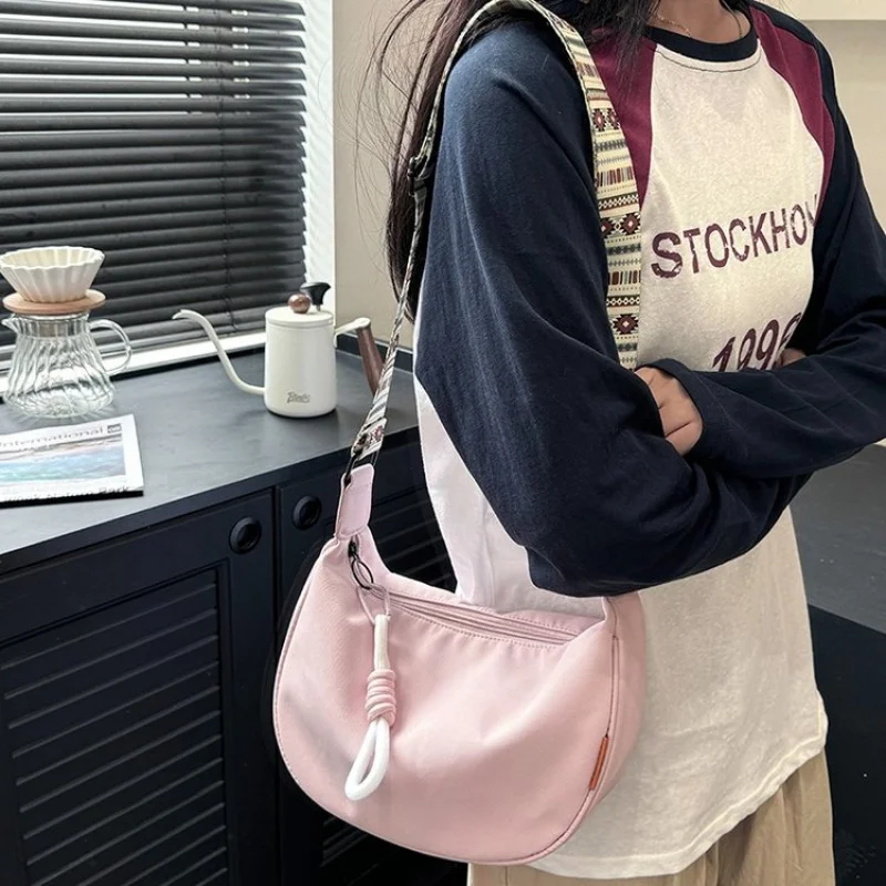 

2025 Новая элитная брендовая женская кожаная сумка на плечо известного дизайнера, простая элегантная парижская сумка ​