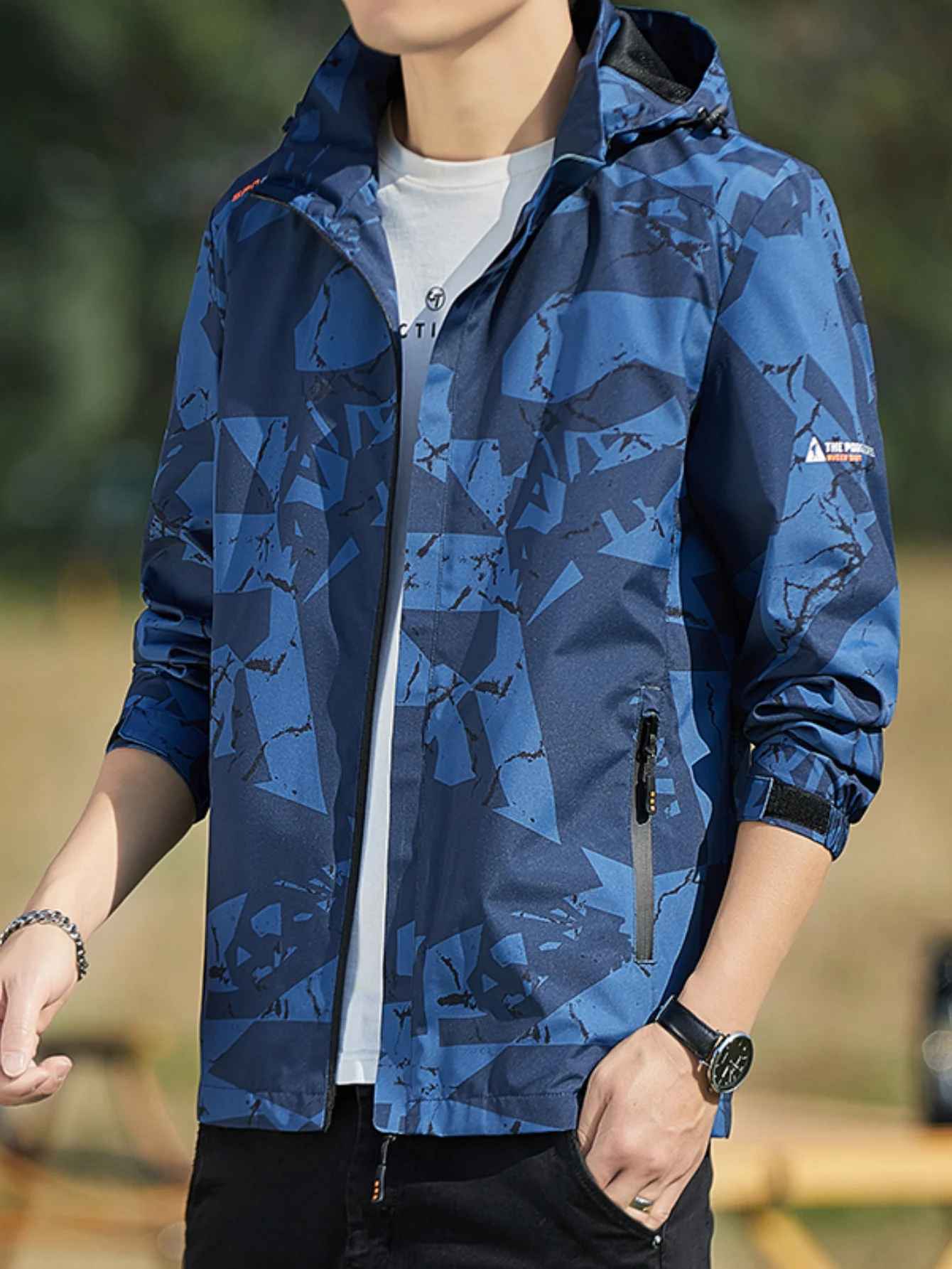 

Men'S Camouflage Print Jacket - Detachable Hood, Windproof & Waterproof, Breathable Polyester, Zip Closure, Regular Fit