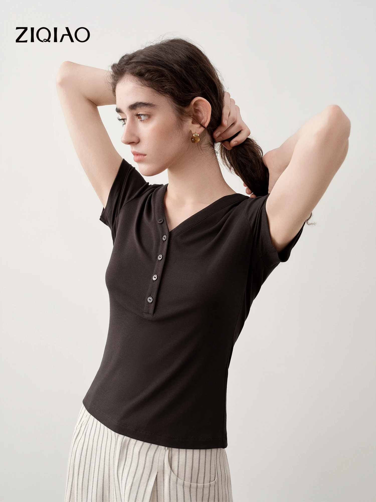 

ZIQIAO Cool-Freeze Fabric Three-Color Slim-Fit V-Neck Knit T-Shirt - Women's Summer 2026 New Arrival Short Sleeve Top T-Shirts