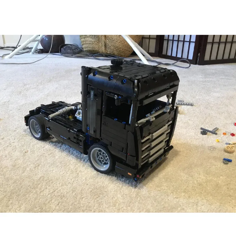 

Конструктор MOC-90837: Классический новый полуприцеп с плоским кузовом, 949 деталей. Игрушка-подарок для мальчиков на День рождения, Рождество, Новый год.