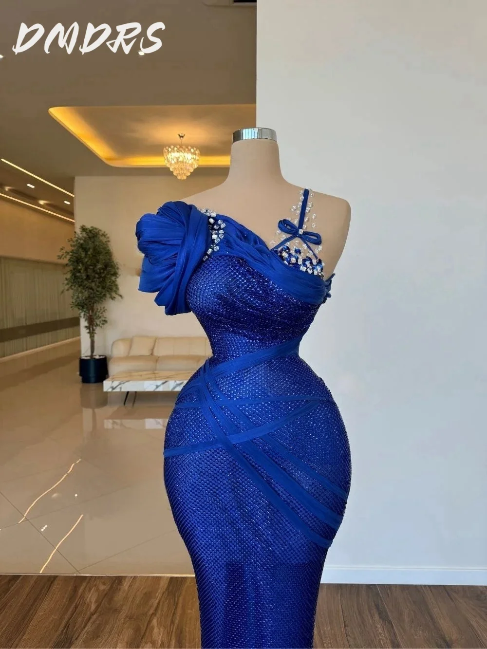 Luxurious Royal Blue Prom Dress 2025 Elegant Diamond Evening Dress Stylish A Line Satin Sequin Floor Length Gown Customized