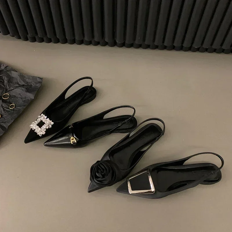 

Летние женские сандалии 2026: модные туфли с камнями, на плоской подошве, с острым носком, элегантные сандалии-слингбэки без застежек