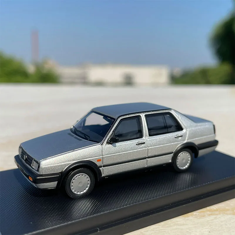 Diecast 1:64 Scale VW Jetta Simulation Alloy Car Model Static Display Collectible Gift Toy Decration Souvenir