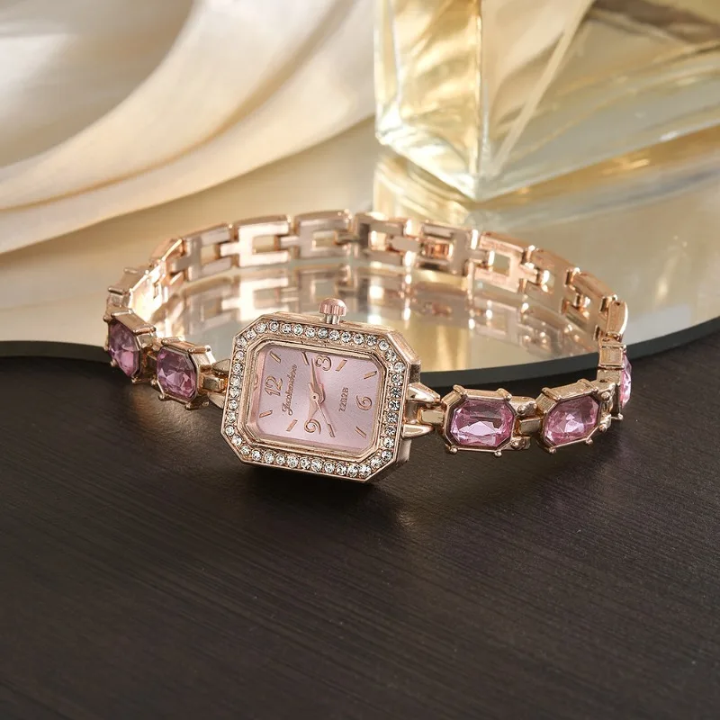 

Женские высококачественные модные кварцевые часы с квадратным циферблатом и пряжкой в форме стального ремешка, инкрустированные бриллиантами, модные кварцевые часы 2025 Montre Femme