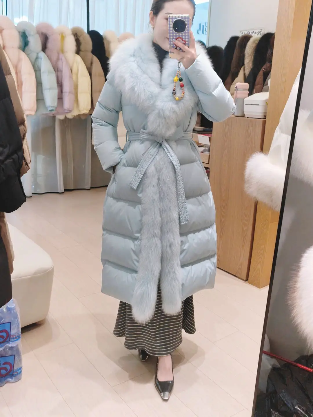 Damen Winter Langer Puffer-Mantel mit Weißem Pelzbesatz, Wickeldesign, Warmer Mantel für Kälteschutz und Tägliche Street-Fashion-Looks