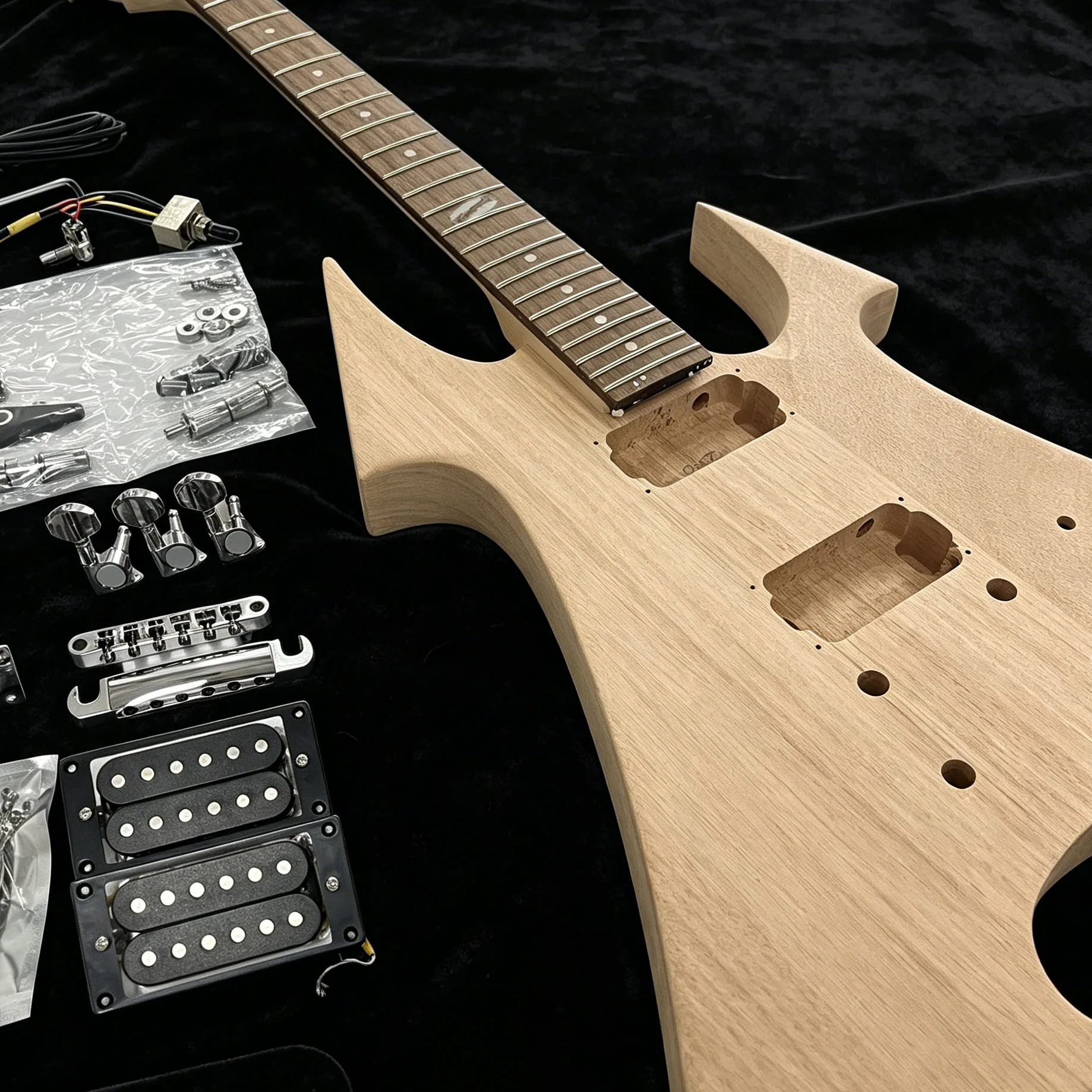 Kit de guitarra eléctrica personalizado DIY, guitarra eléctrica de madera de flor de durazno B C, regalo temático de guitarra eléctrica, envío gratis
