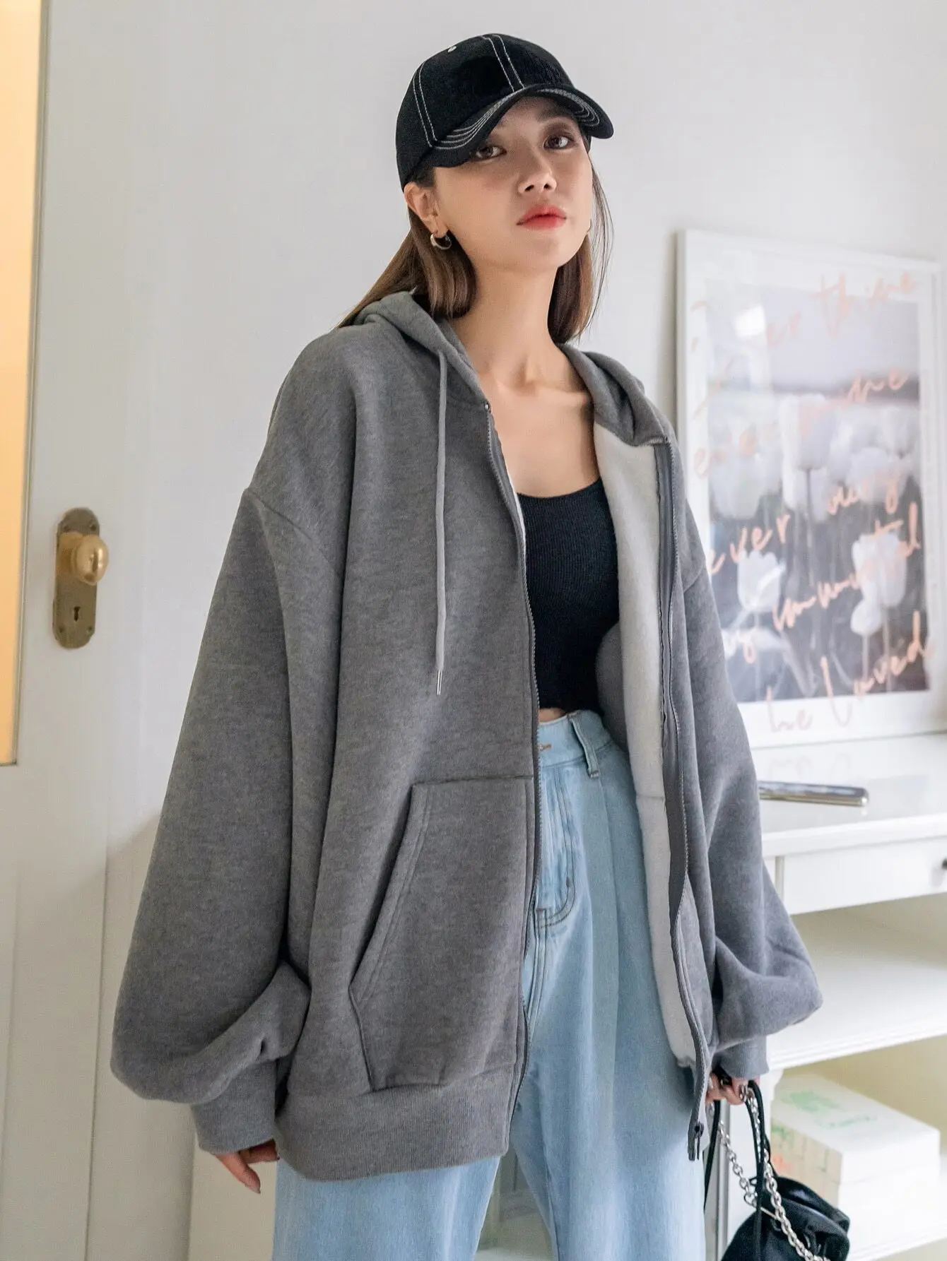 Bluza oversize z kapturem, zapinana na zamek, z obniżonymi ramionami i kieszeniami kangurkami, damska jesienna bluza dresowa.