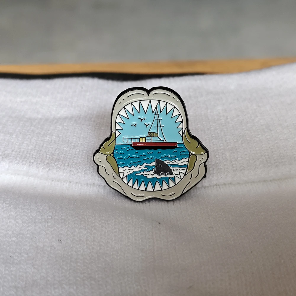 Film, television and anime merchandise: Horror shark brooches, ocean and blue sky enamel badges, clothes and backpacks, decorati