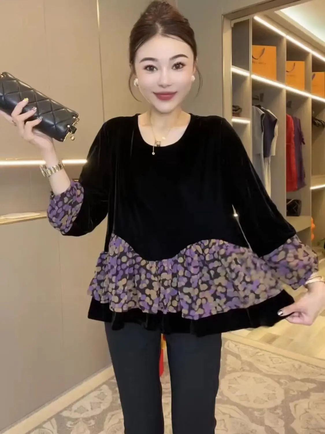 Age Reducing Holiday Two Velvet Top Base Shirt for Women's New Super Beautiful Patchwork Floral Cover Slimming Shirt