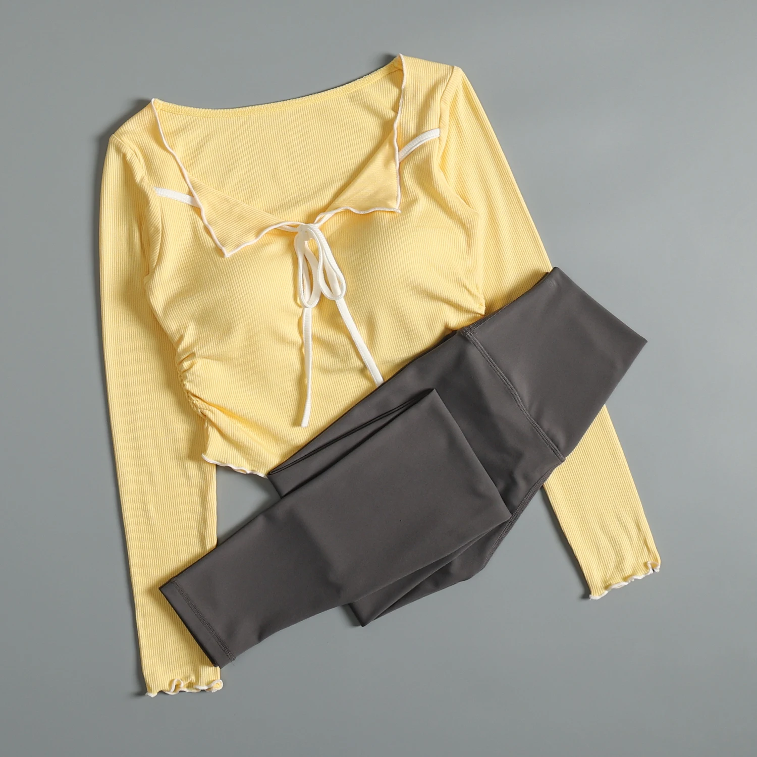 秋の女性用シニアスポーツスーツ、胸パッド付きヨガフィットネス長袖、ハイウエストヒップアップランニングサイクリングパンツ