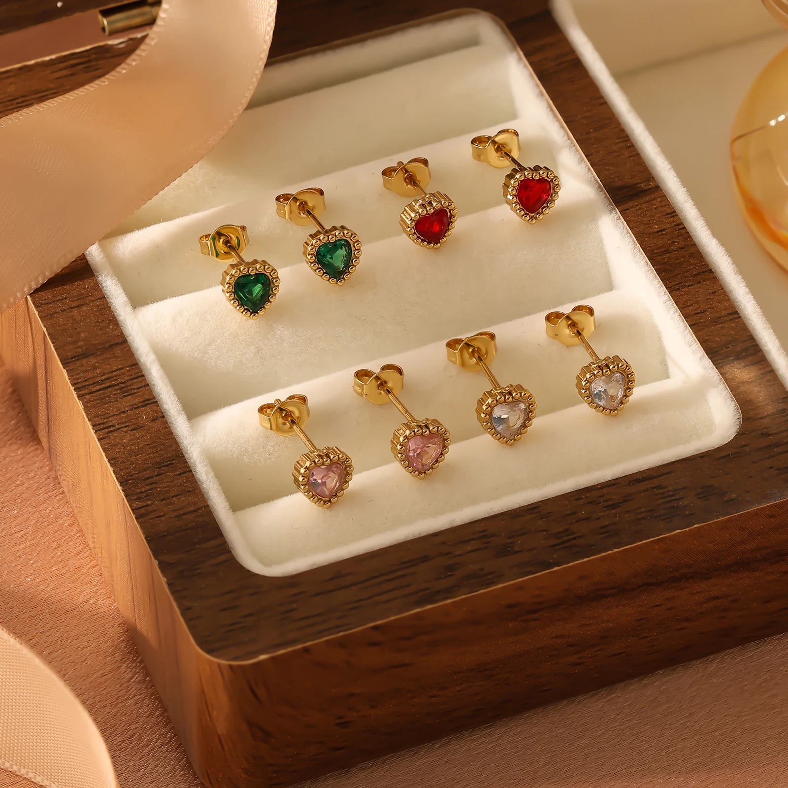 

Women's Exquisite Heart-Shaped Zircon Stainless Steel 18K Plated Stud Earring Fashion Jewelry