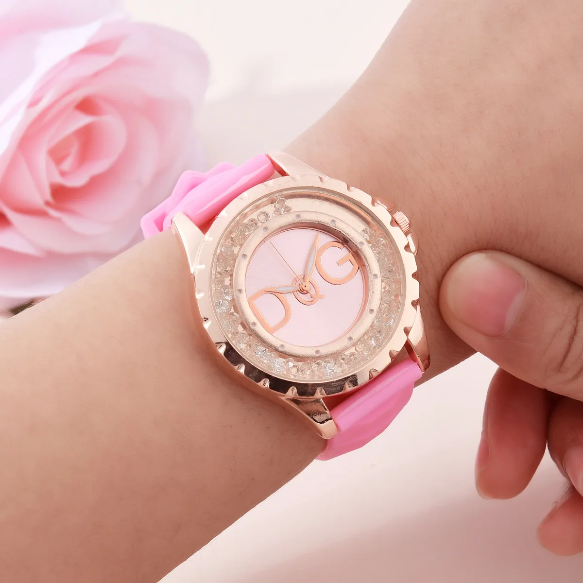 Новые модные студенческие женские часы, женские простые маленькие кожаные ретро-часы с маленьким круглым циферблатом, кварцевые наручные часы высокого качества Relojes