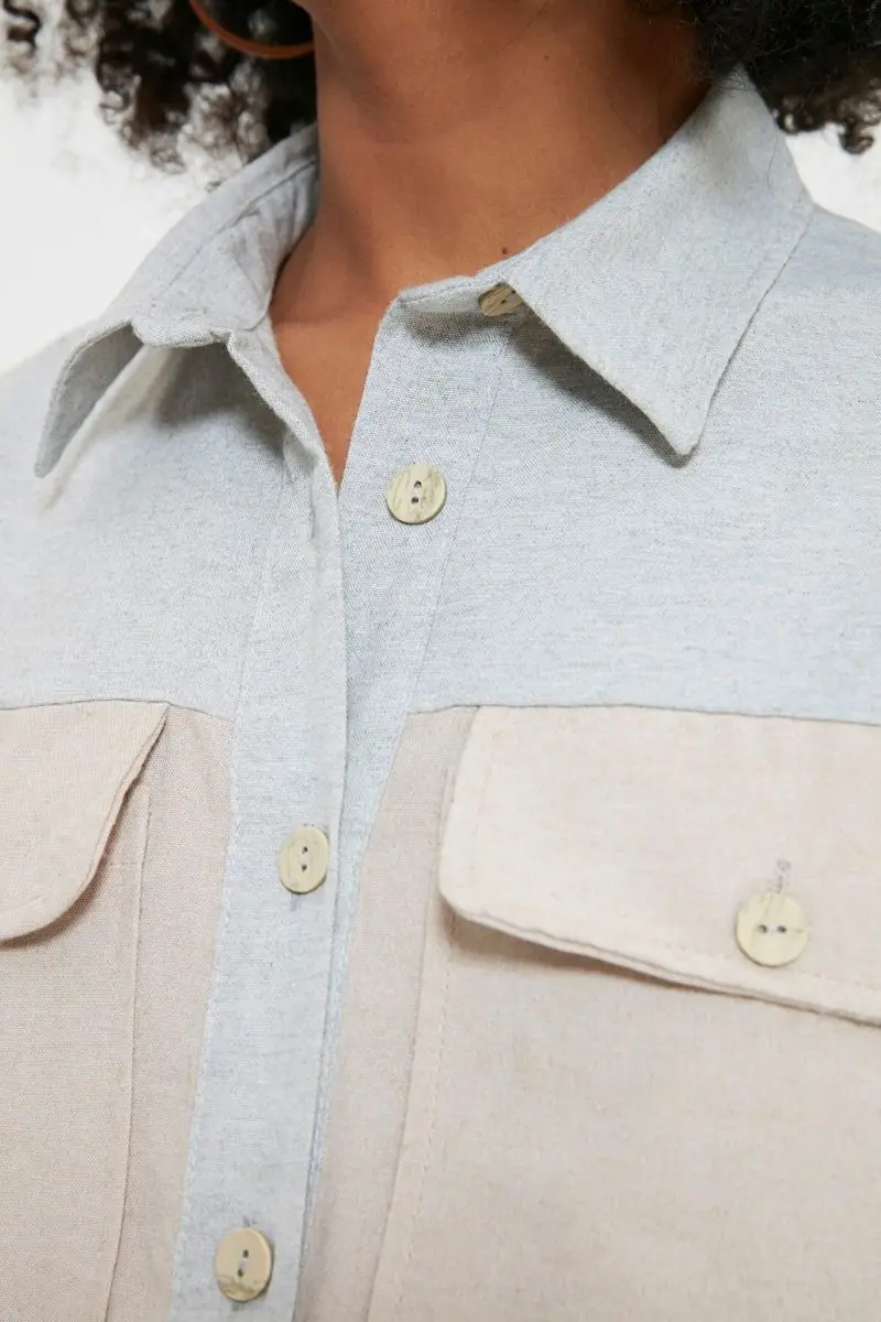 Camisa de bloco de cor bege