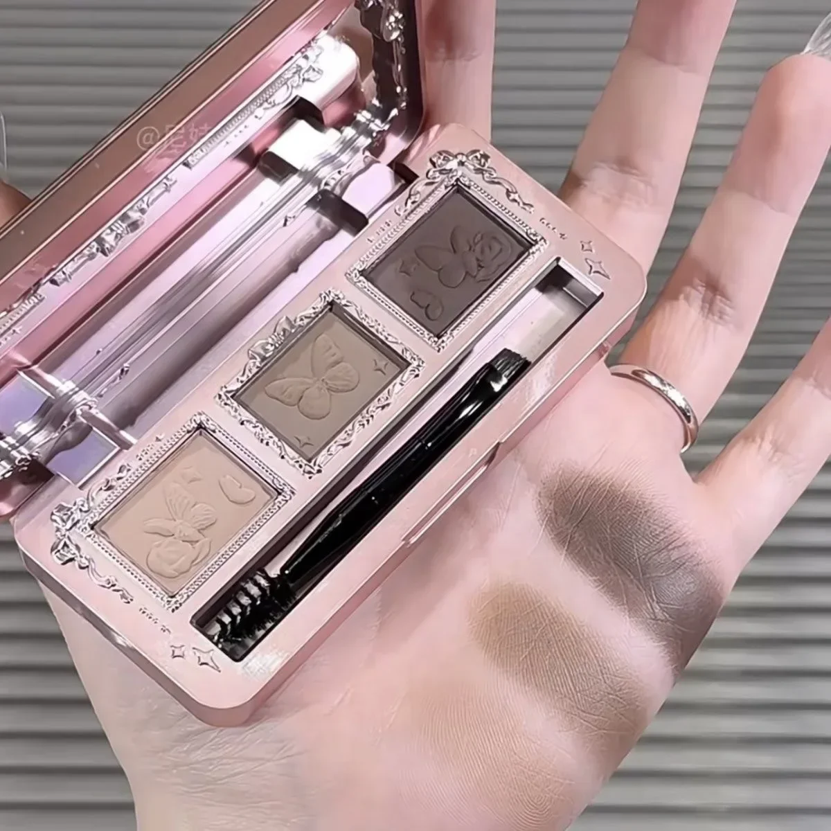 Flower Knows Tavolozza per sopracciglia fiabe di mezza estate 3 colori Trucco professionale naturale a prova di sbavature impermeabile a lunga durata